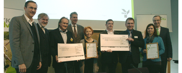 Der Bauträger Krieger + Schramm erhielt von der Krankenkasse BKK advita für sein Gesundheitsmanagement einen Scheck über 2.000 Euro. 