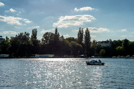 Blick von der Spree auf Schöneweide. Foto: ZIEGERT Bank- und Immobilienconsulting