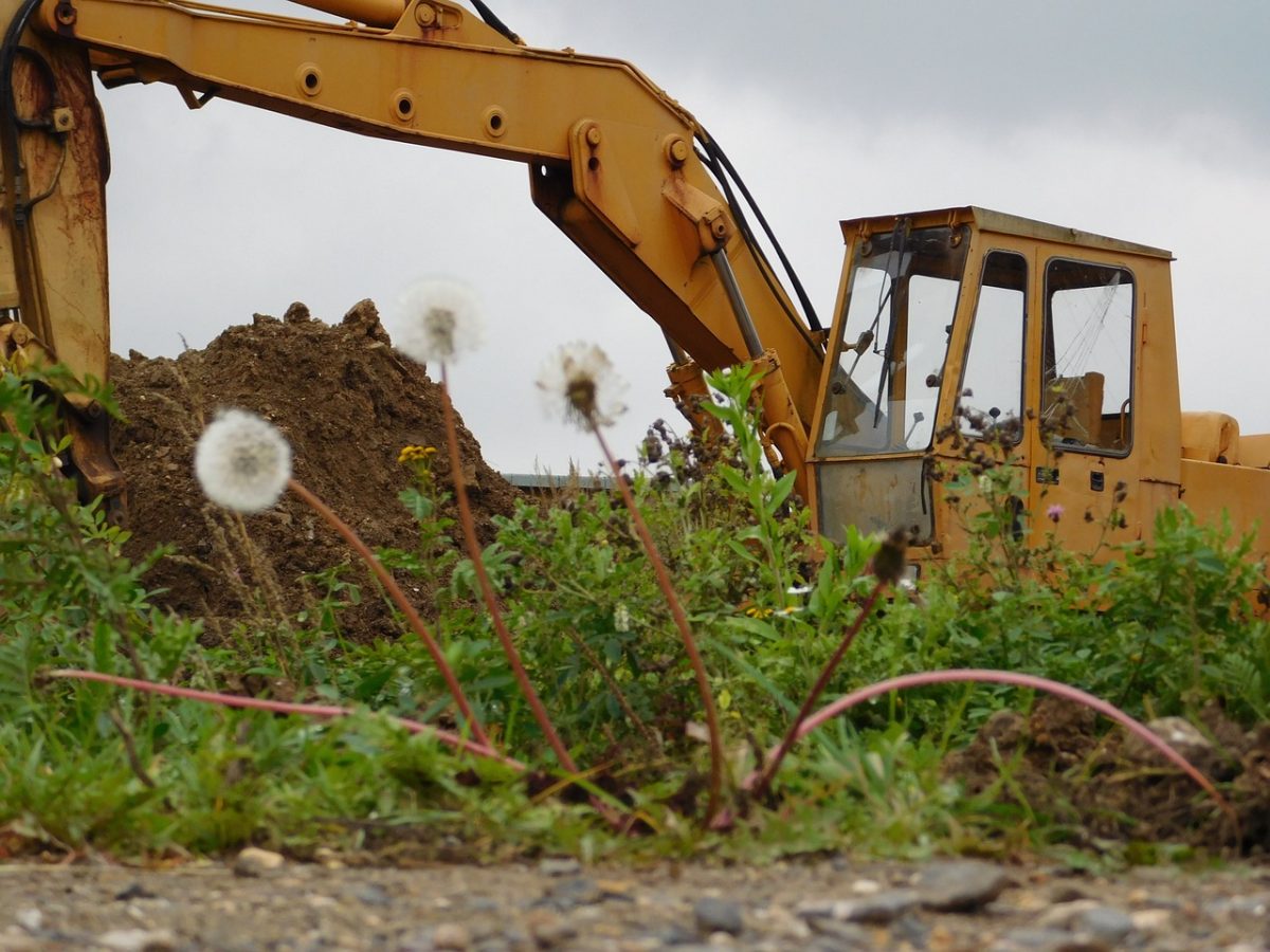 excavators-1001348_1280