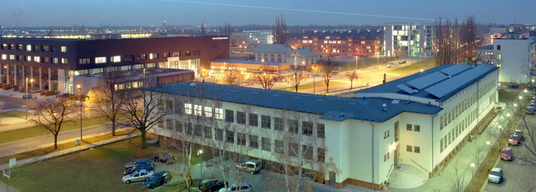 Abendstimmung im Technologiepark Adlershof (Bild: WISTA Management GmbH – www.adlershof.de).