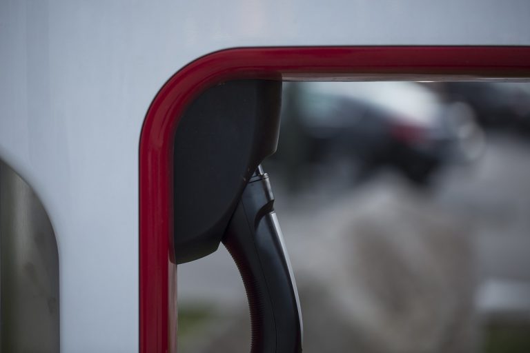 E-Auto wird geladen