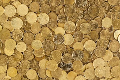 Hunderte von 20 Cent Münzen stehen symbolisch für das nötige Kleingeld, welches für den Immobilienkauf nötig ist. 