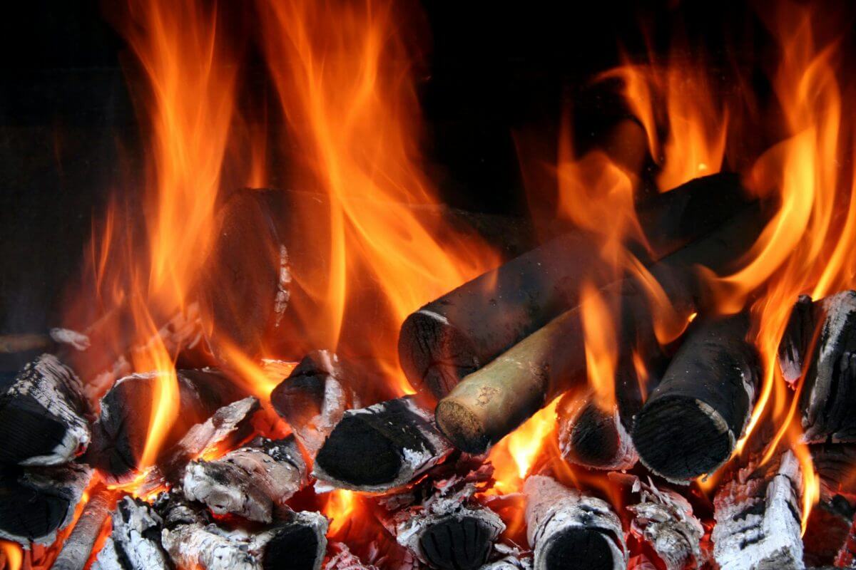 Feuer im Kamin.