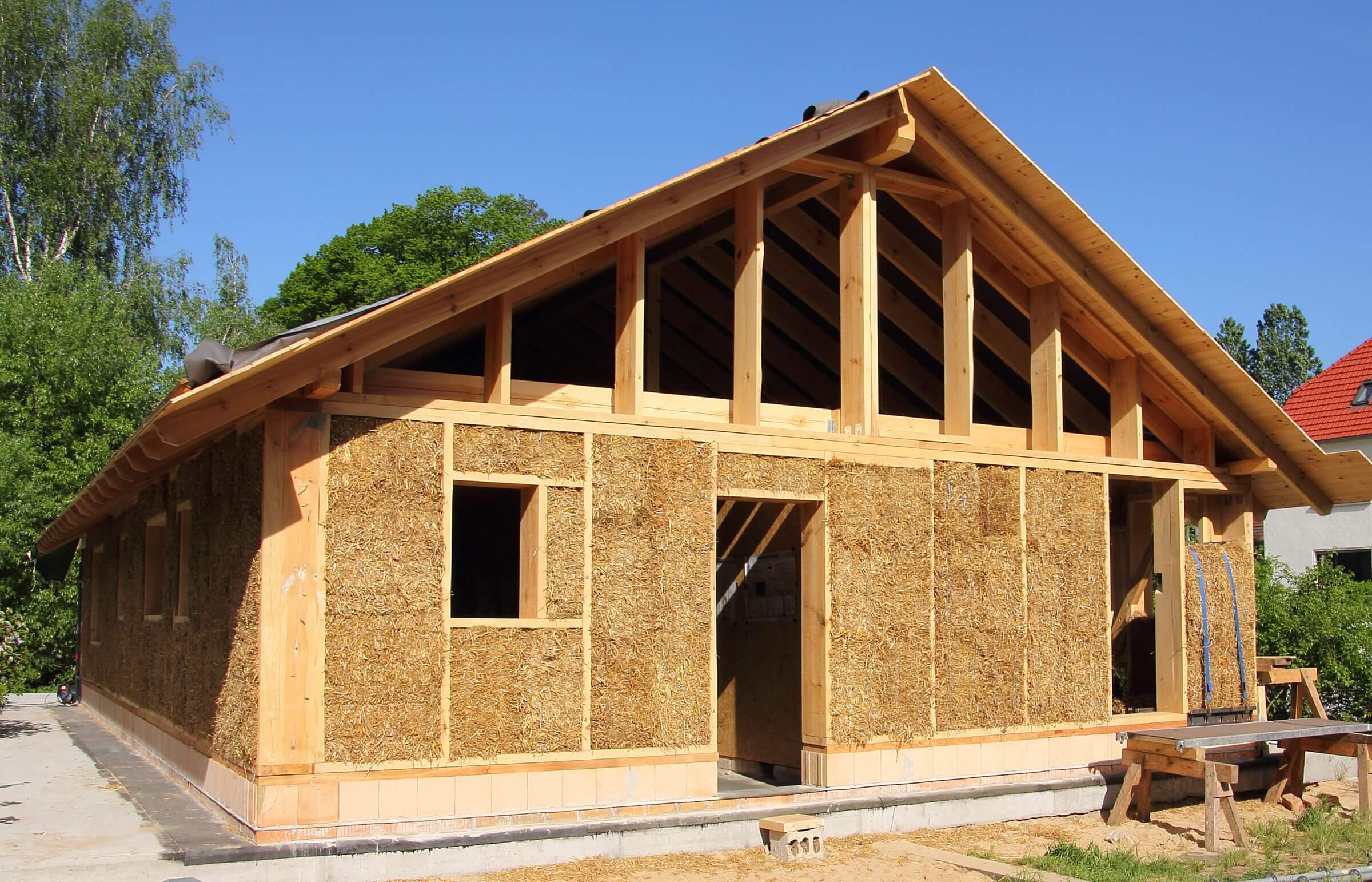 Gesund wohnen im Neubau: Was ein Haus aus Holz und Stroh wirklich kann